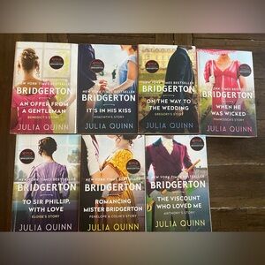 A Lot of 7 Bridgerton Books by Julia Quinn (Format Paperback) Netflix Series